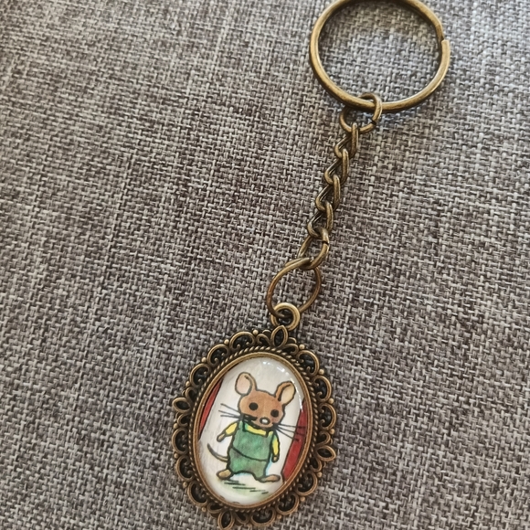 Richard Scarry 1970s book page keyring Mouse - Picture 3 of 5